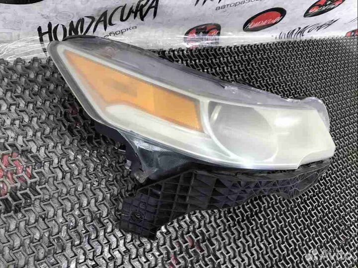 Фара правая Acura TL