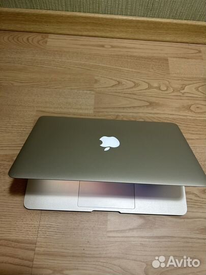 Apple MacBook Air 11 2011