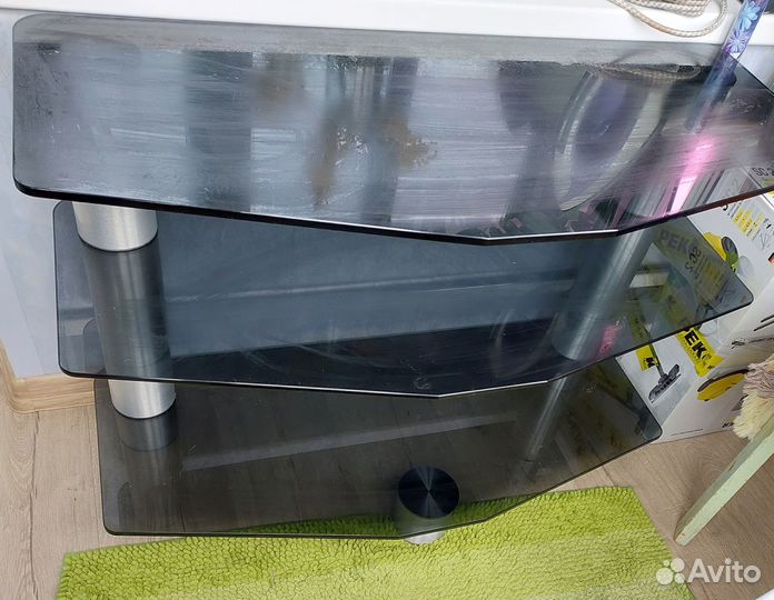 Стеклянная тумба под тв