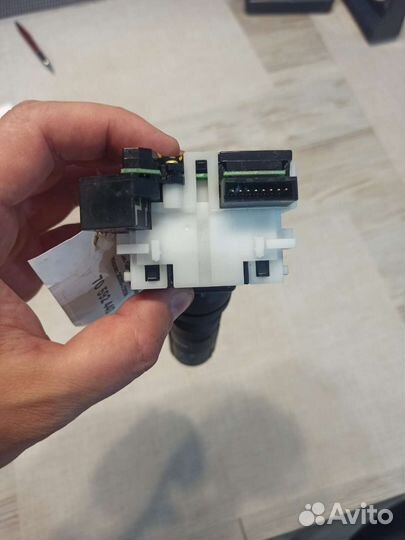 Подрулевой переключатель стеклоочистителя