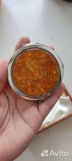 Зеркало карманное