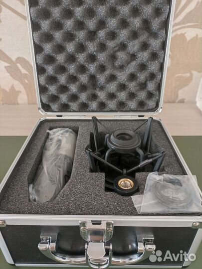 Микрофон студийный AKG P420