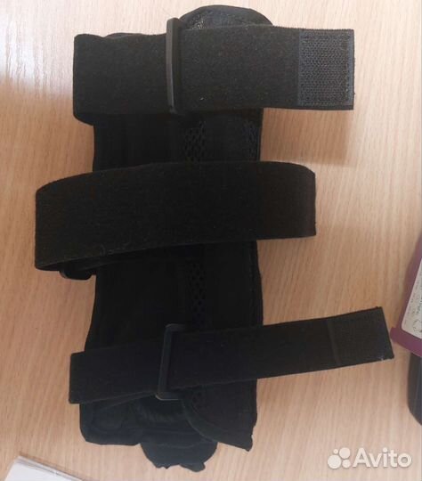 Бандаж на лучезапястный сустав