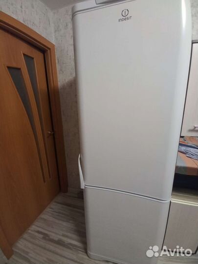 Холодильник бу indesit