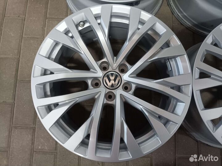 Оригинал VW r-18 (5x112) 4 шт. как новые
