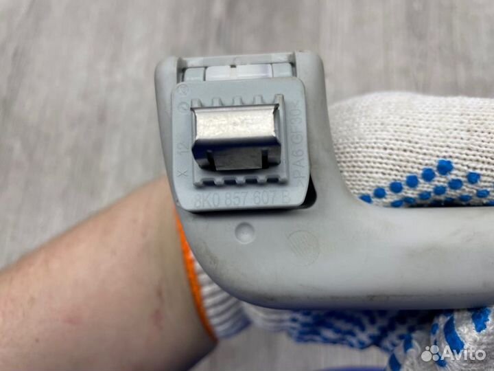 Ручка внутренняя потолочная передняя Skoda Superb