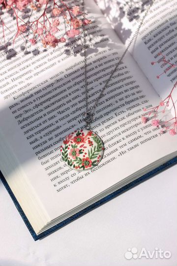 Кулон ручной работы из полимерной глины