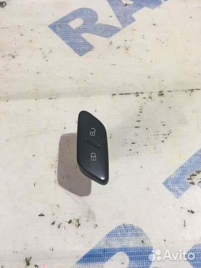 Кнопка центрального замка volkswagen polo 1.6 мт с