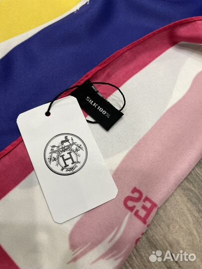 Шелковый платок Hermes фуксия разноцветный