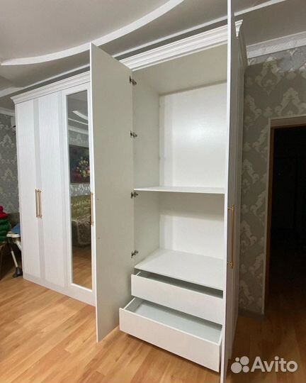 Шкаф распашной современный