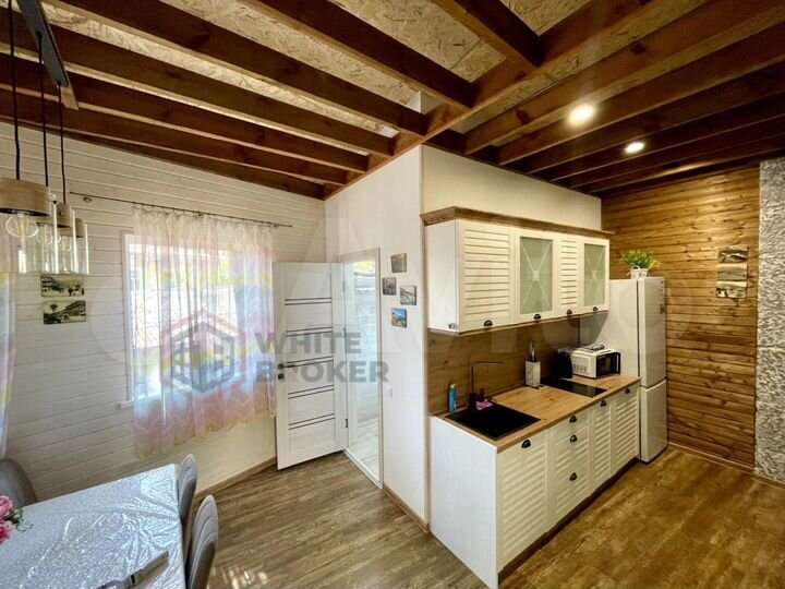 2-к. квартира, 42 м², 1/3 эт.