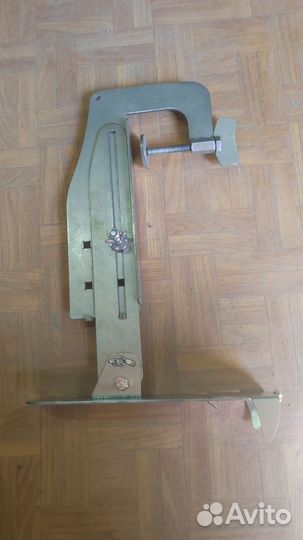 Струбцина крепления датчика эхолота