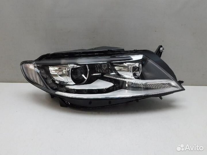 Фара правая Volkswagen Passat CC