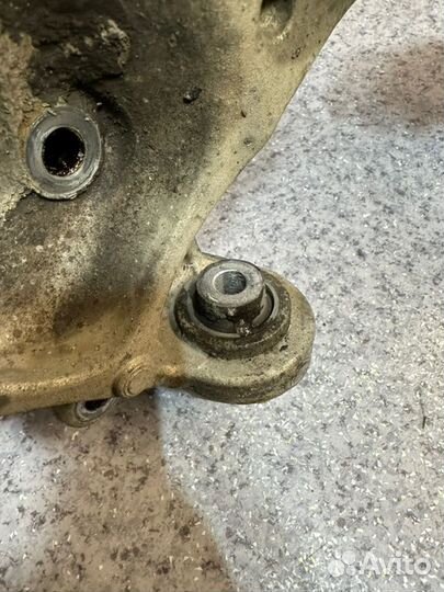 Кулак задний левый Opel Insignia седан 2.0 A20NFT