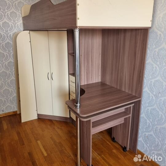 Кровать чердак со столом