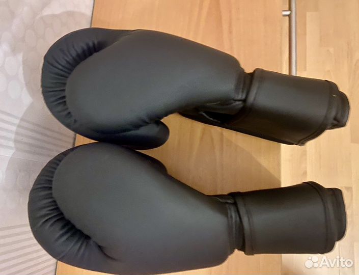 Боксерские перчатки 14 oz