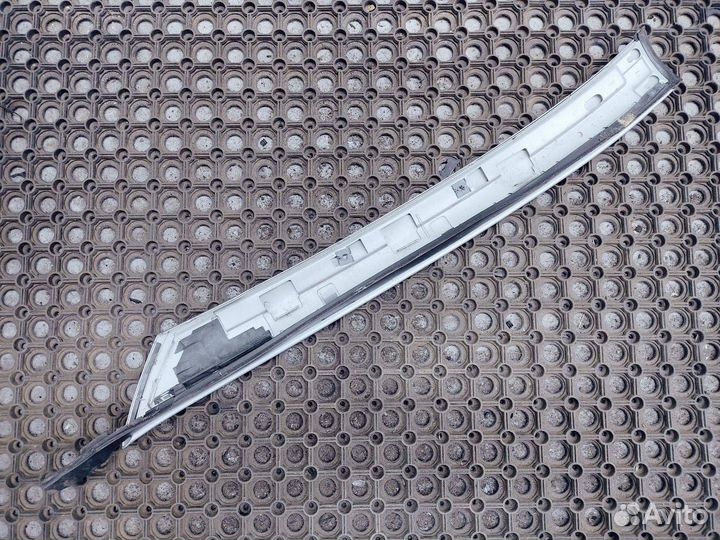 Молдинг лобового стекла левый Mercedes-Benz C215