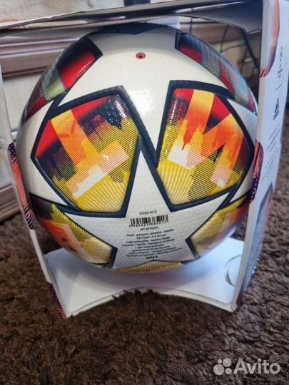 Футбольный мяч adidas. Select