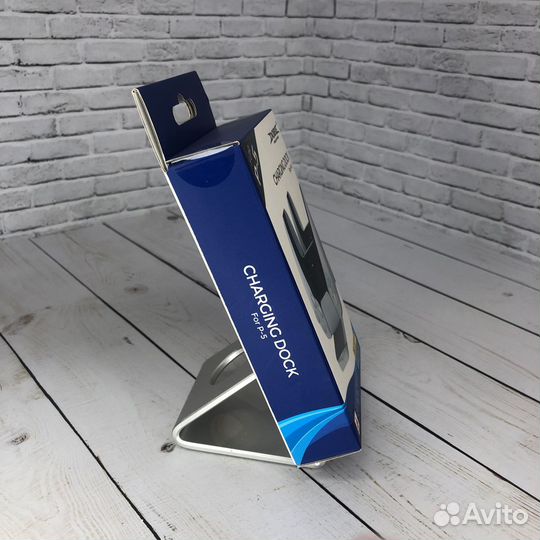 Зарядная станция dobe для 2-х контроллеров Playsta