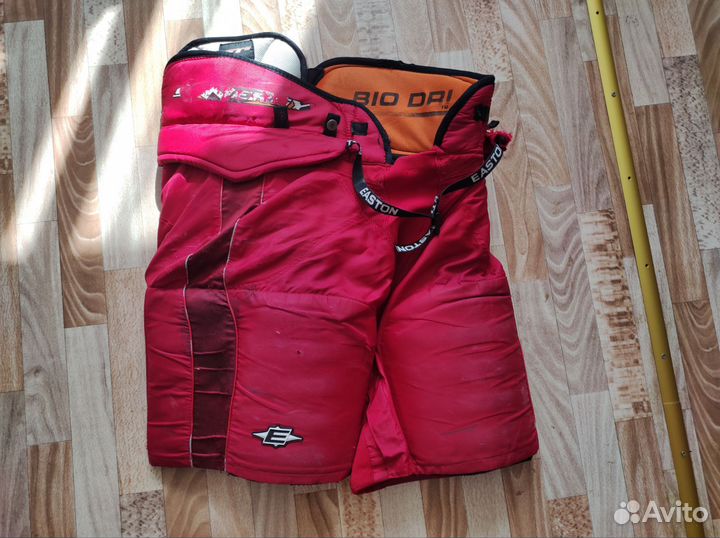 Хоккейная форма (шорты, шлем, футболка, бандаж)