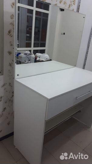 Стол для визажиста