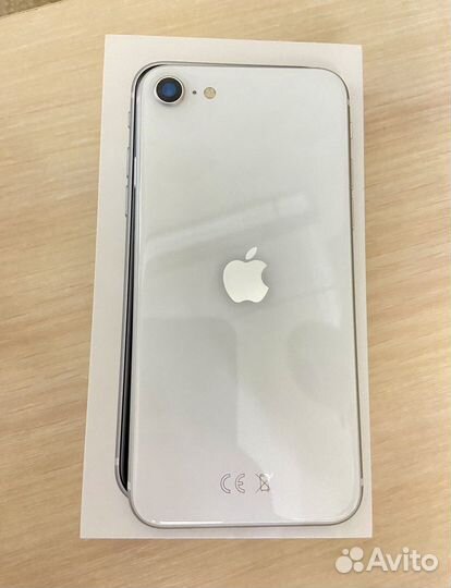 Телефон iPhone SE 2020
