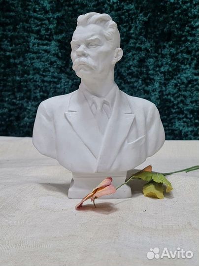 Бюст Есенин, Горький, Моцарт, Маяковский Высоцкий