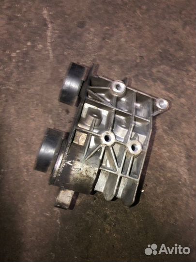Кронштейн генератора Ford Focus 1