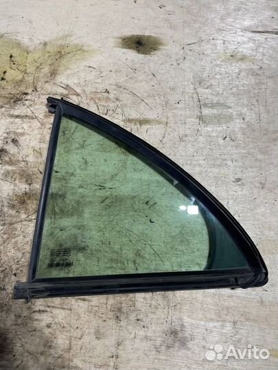Форточка двери задняя левая Mercedes-Benz E-Class
