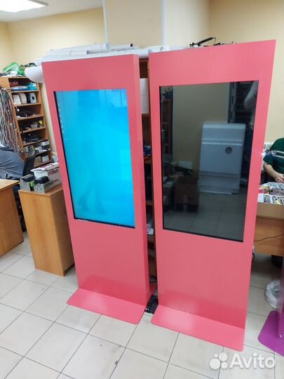 Сенсорная видеостойка для рекламы