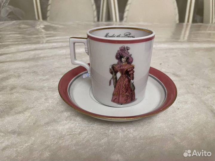 Чашка чайная Гербовая рис. Modes de Paris (1827)