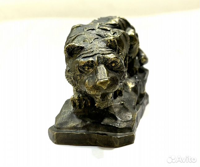 Статуэтка тигр на скале бронза