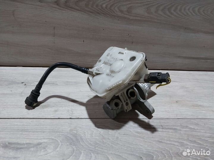 Главный тормозной цилиндр Peugeot 408