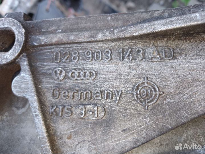 Кронштейн генератора Volkswagen Golf 3, Vento