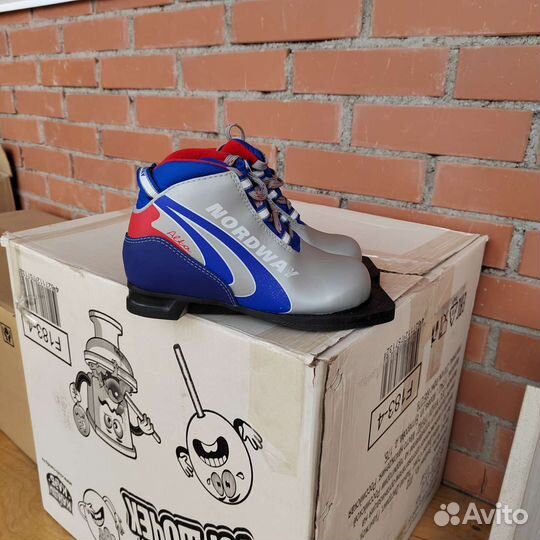 Лыжные ботинки