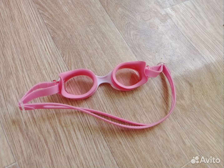 Вещи для плавания (очки, шапочка, сланцы)