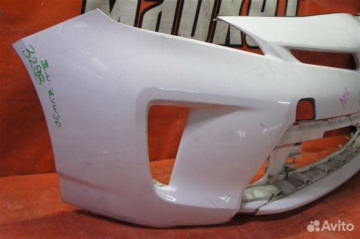 Бампер передний Toyota Prius ZVW30 2013