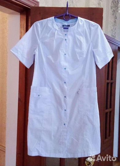 Белый медицинский халат