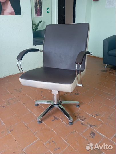 Парикмахерское кресло