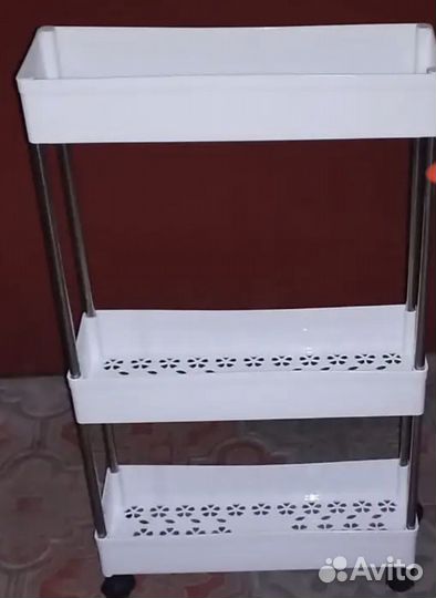 Этажерка на колесиках