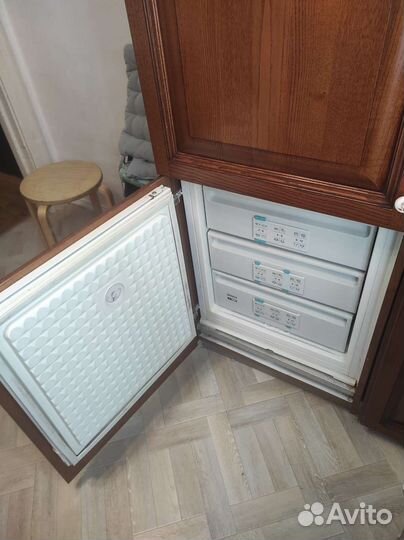 Холодильник bosch (встроенный,работает)