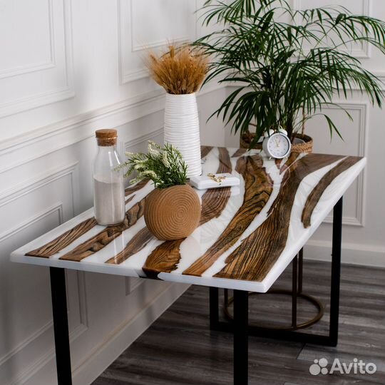 Стол из натурального дальневосточного Вяза и смолы