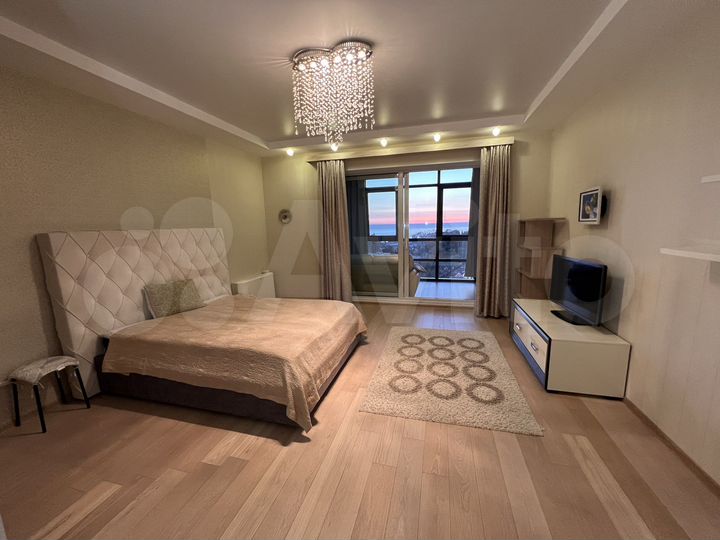 2-к. квартира, 100 м², 13/21 эт.
