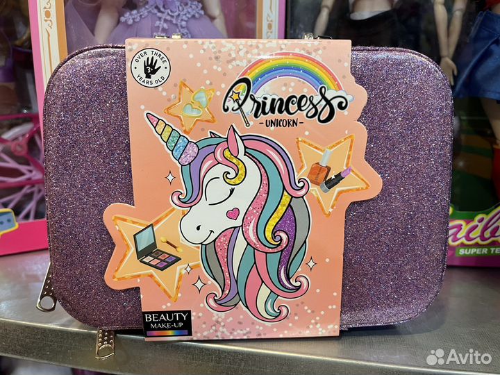 Косметика для кукол - в чемодане