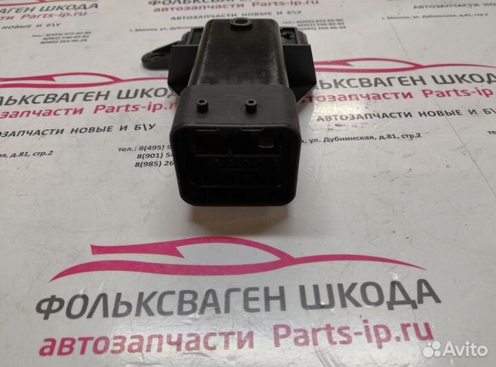 Блок управления вентилятором Шкода Фольксваген
