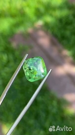 Цаворит натуральный 4.69 карат квадрат