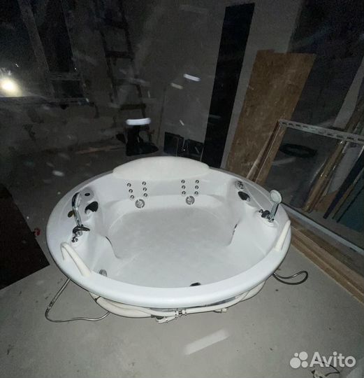 Ванна с гидромасажем Jacuzzi Gemini