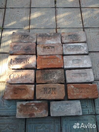 Кирпичи старинные с клеймами,17 шт., все разные