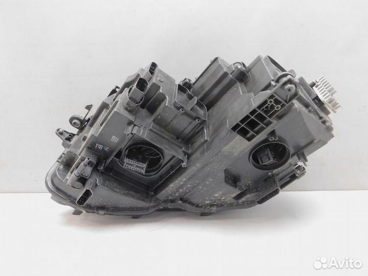 Фара правая Volkswagen Tiguan