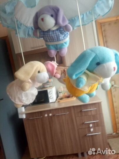 Игрушки зайчики для детской кроватки мобиль